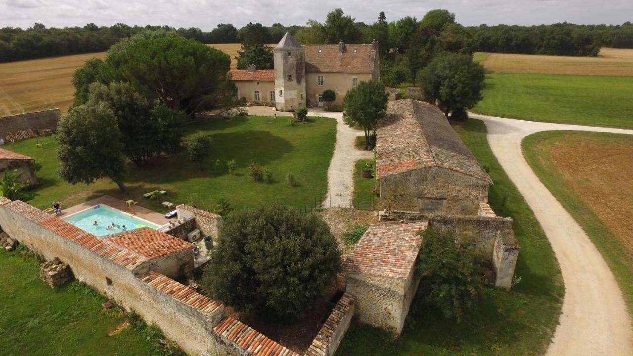 Gite Du Chateau De Pernan Avy ภายนอก รูปภาพ